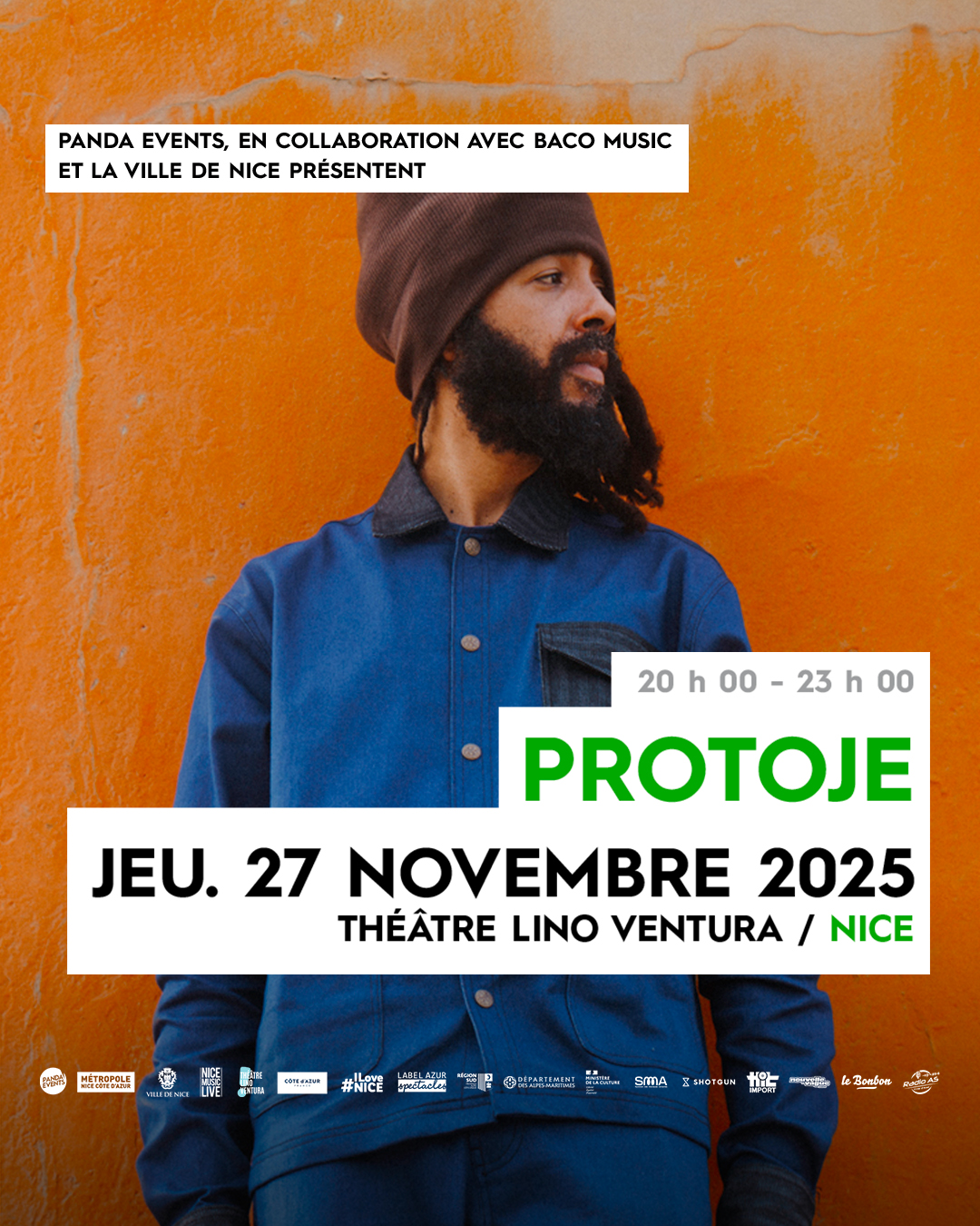 Affiche du concert de Protoje au Théâtre Lino Ventura à Nice le jeudi 27 novembre 2025, organisé par Panda Events en collaboration avec Baco Music et la Ville de Nice. L'affiche présente une photo de Protoje en tenue décontractée, bonnet marron et veste bleue, devant un mur orange texturé. Les informations principales, telles que l'horaire (20h00-23h00) et le lieu, sont affichées en blanc et vert sur la droite de l'image.