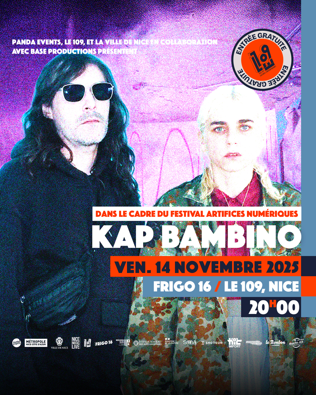 Kap Bambino, duo électro-punk devant un décor coloré.