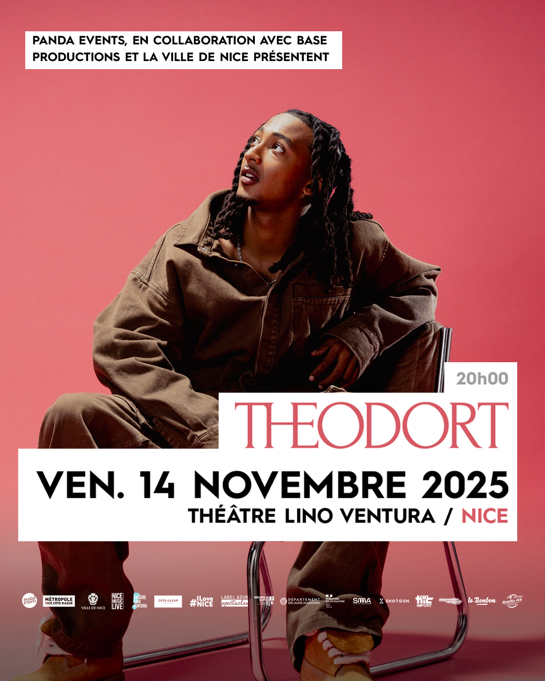 Affiche du concert de Theodort au Théâtre Lino Ventura à Nice, organisé par Panda Events en collaboration avec Base Productions et la Ville de Nice, le vendredi 14 novembre 2025 à 20h00. Theodort est assis, habillé dans des tons marron, sur un fond rouge.
