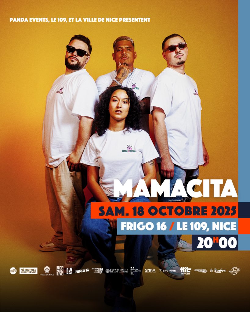 Ritratto del collettivo Mamacita in maglietta bianca, che annuncia il concerto al Frigo 16 di Nizza il 18 ottobre 2025.